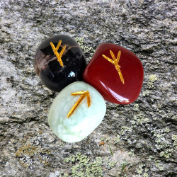 Jäär – Kristallide ja ruunide väekomplekt